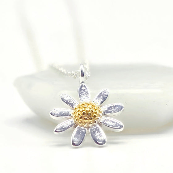 🌼 Wildflower Whimsy: Dainty Daisy Pendant & 925 Silver Chain – Nature’s Cool Girl Jewellery 🌿